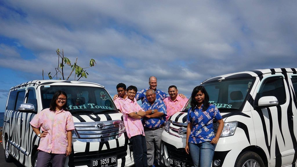 Safari Tours Busses & Team Safari Tours Busses & Team