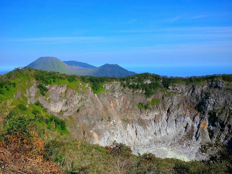 ampat raja manado flight to Travel Trek &  Tours Manado Mahawu Volcano Safari