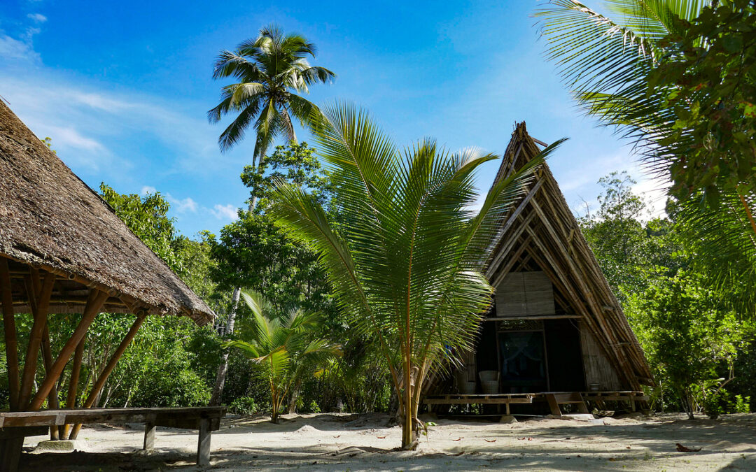 Lia Beach Bamboo Resort (Togian Islands)